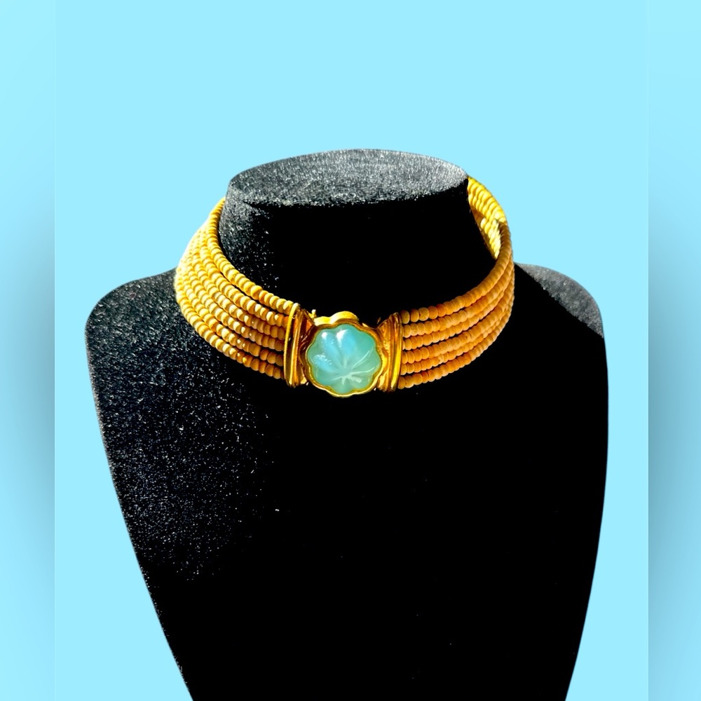 COPY - Francesca Romana:  collar with gold metal finish and Jade stones.